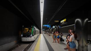 Un grupo de pasajeros del Metro de Málaga.