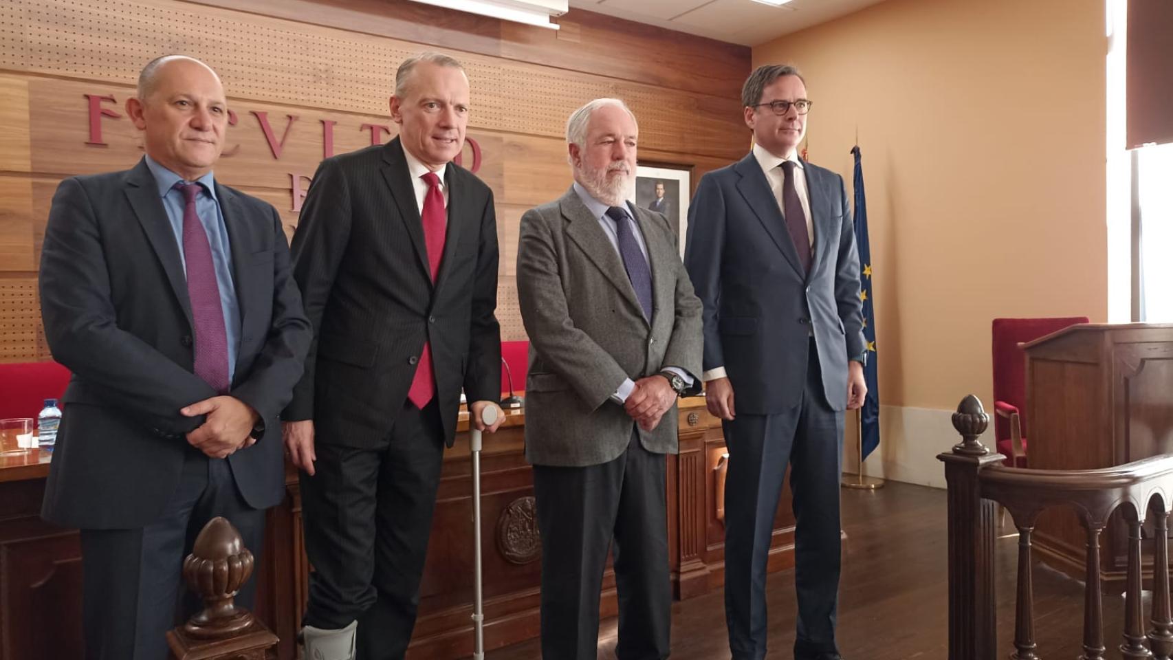 Fernando Carbajo Cascón – Decano de la Facultad de Derecho de la Universidad de Salamanca; Giles Dickson –CEO Windeurope; Miguel Arias Cañete –Ex-comisarioeuropeo de energía y acción por el clima, y Jaime Almenar –Socio de derecho público de Clifford Chance