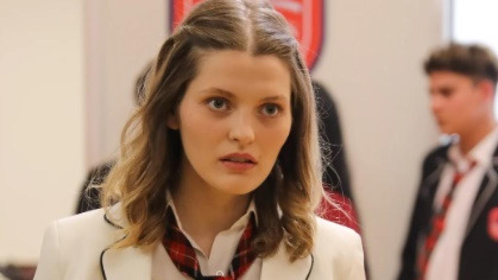 Gözde Türker, la actriz que da vida a Harika, la villana de la serie