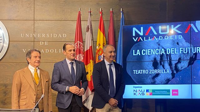 El propietario del Teatro Zorrilla, con el presidente de la Diputación de Valladolid y el rector de la Universidad de Valladolid, en la presentación de Naukas