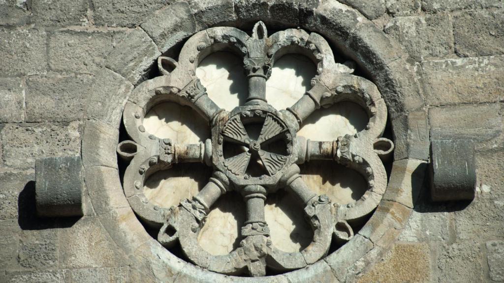 Rosetón de la igleisa de San Juan.jpg