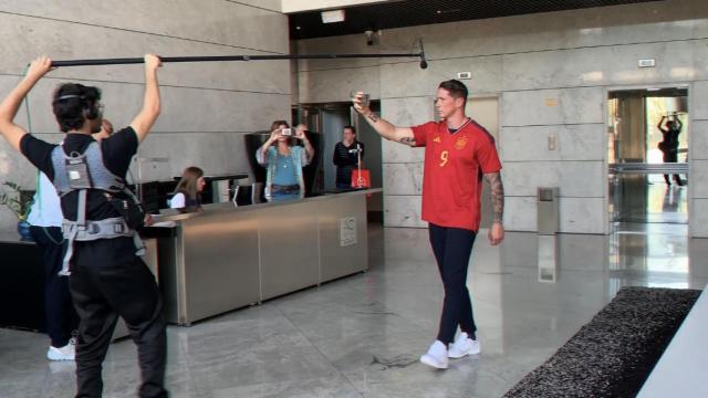 Fernando Torres durante la grabación del spot 'El discurso de todo un país' de Cervezas Victoria