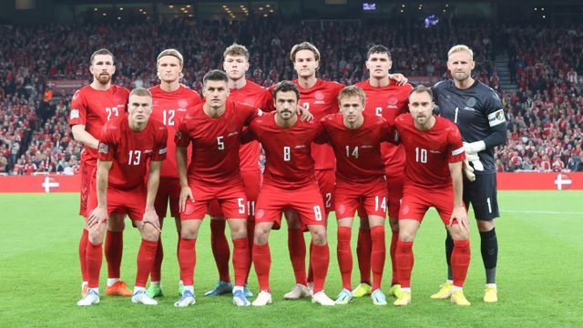 Dinamarca luciendo su camiseta especial para los partidos del Mundial.