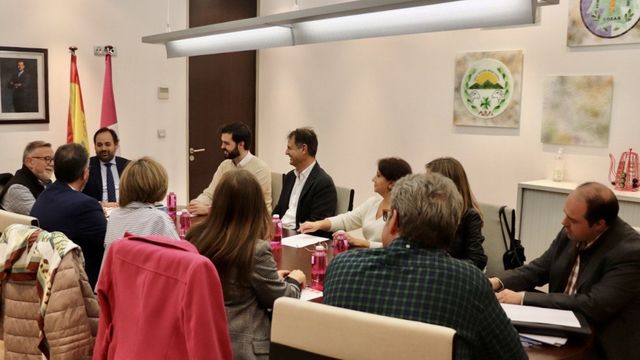Núñez propone una mesa de trabajo para diseñar la Sanidad del futuro en Castilla-La Mancha
