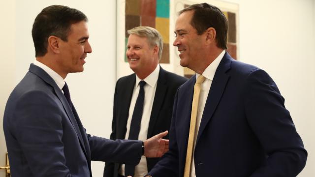 Pedro Sánchez y Chuck Robbins, durante su reunión el jueves 10 de noviembre de 2022 en Madrid