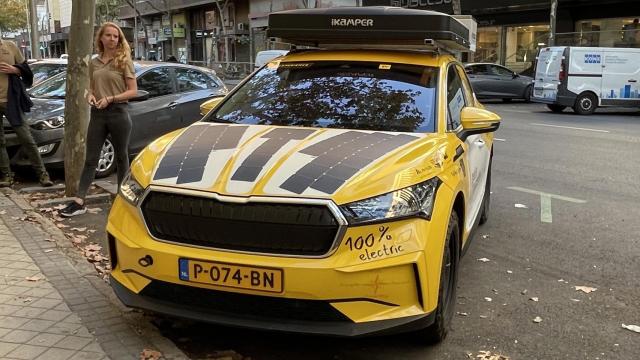 El coche aparcado en una calle de Madrid.