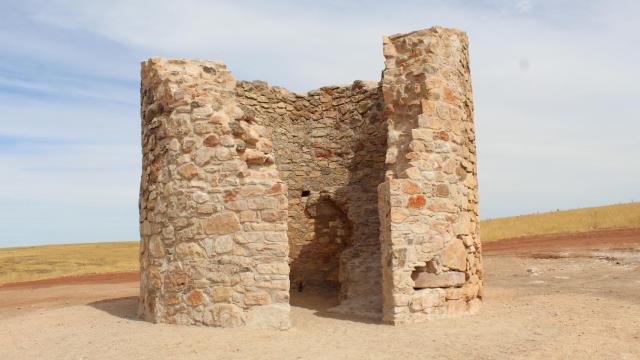 Restos de uno de los molinos históricos de Campo de Criptana.