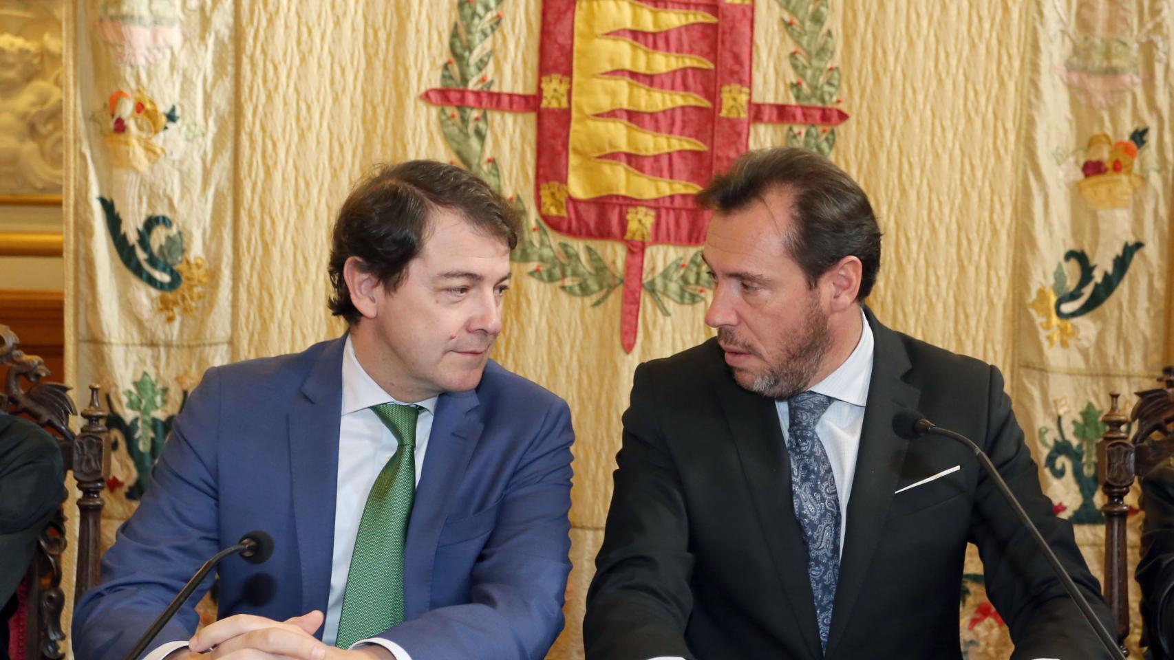El alcalde de Valladolid, Óscar Puente, y el presidente de la Junta de Castilla y León, Alfonso Fernández Mañueco, en una foto de archivo