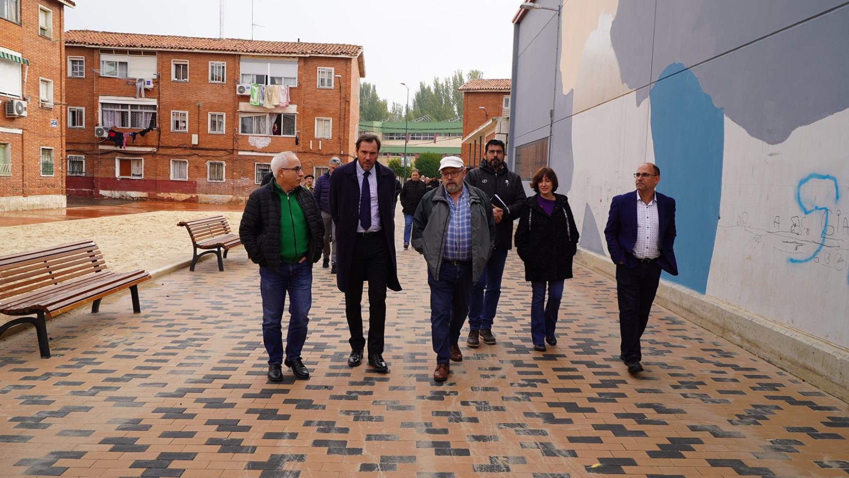 El alcalde de Valladolid, Óscar Puente, en la zona de Las Viudas, en Valladolid