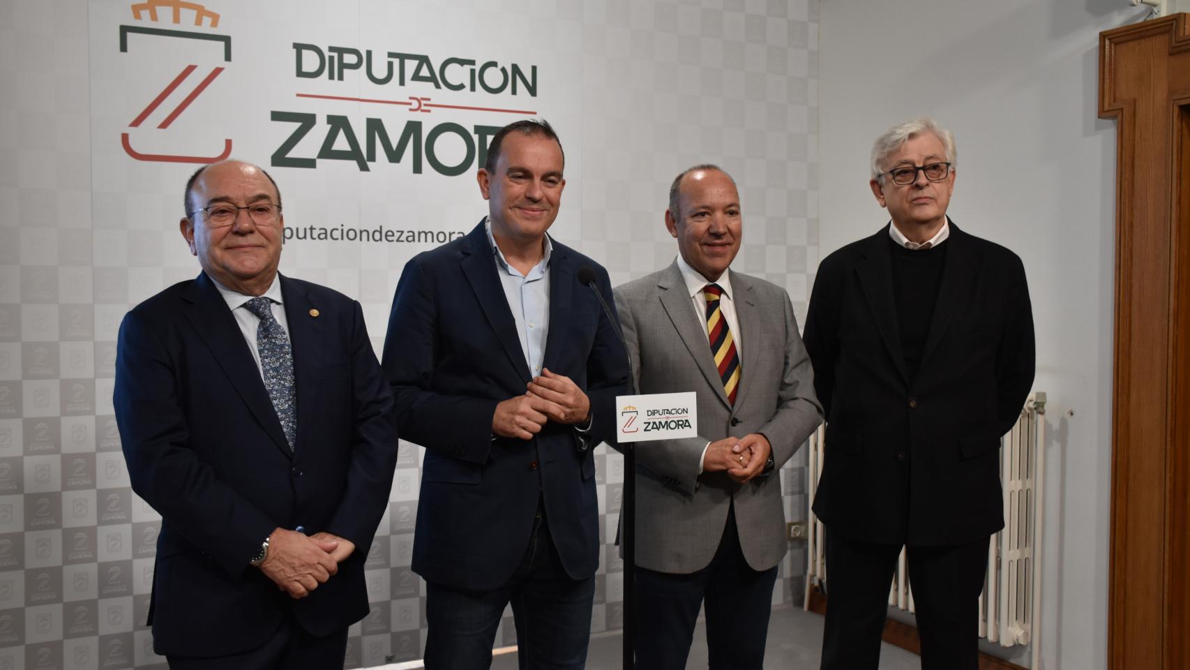 El presidente de la Cámara de Comercio de Zamora, Enrique Oliveira; el presidente de la Diputación de Zamora, Francisco Requejo; el vicepresidente de la Diputación de Zamora, José María Barrios; y el presidente de CEOE-Cepyme Zamora, José María Esbec