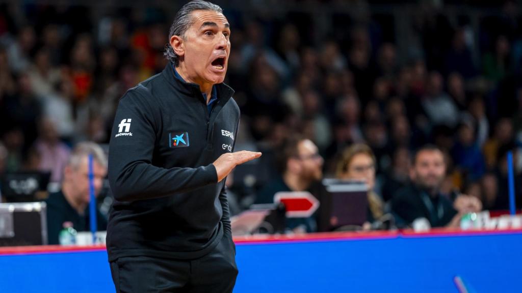 Sergio Scariolo da indicaciones a la selección española de baloncesto