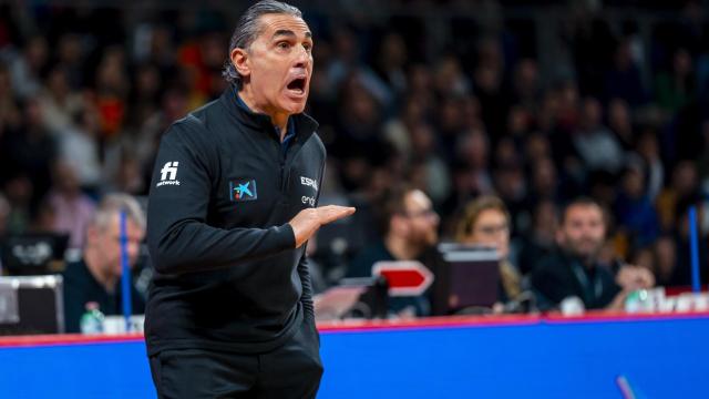Sergio Scariolo da indicaciones a la selección española de baloncesto