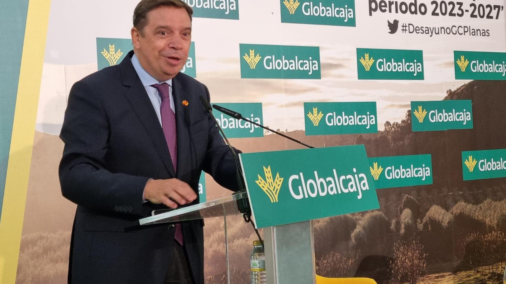 El ministro Planas sorprende diciendo que se siente superado por el debate del agua