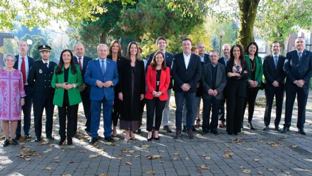 La alcaldesa de A Coruña, Inés Rey, y la Fundación Meniños, premiadas por Cogave