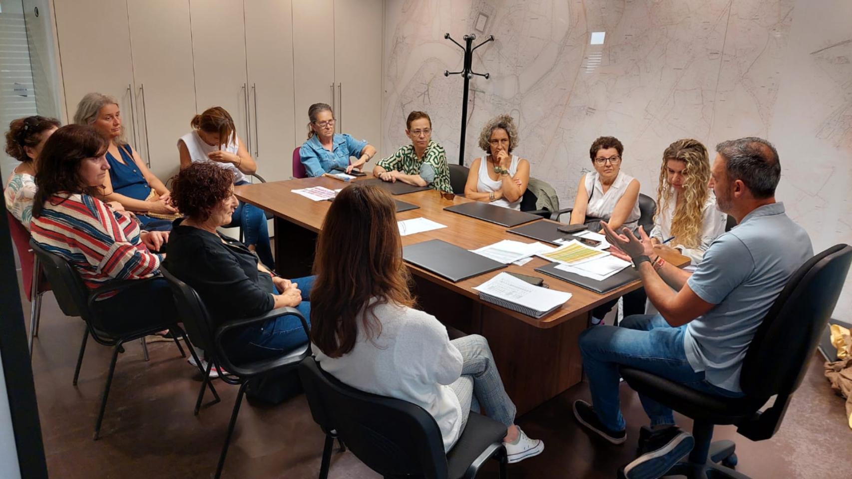 Reunión de Marcos Rey con los responsables de las colonias.