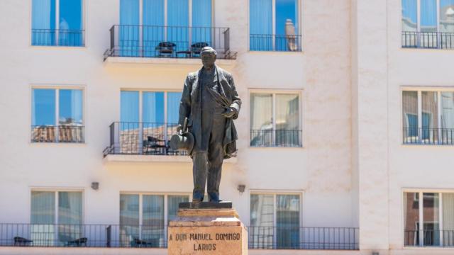Estatura del Marqués de Larios.