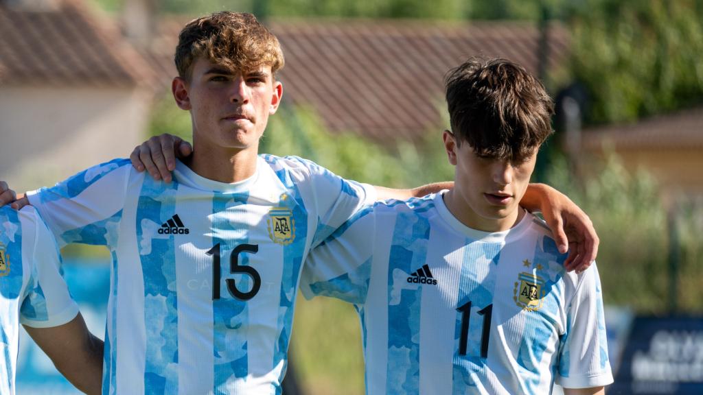 Nico Paz, a la izquierda, y Alejandro Garnacho, con la selección de Argentina sub20