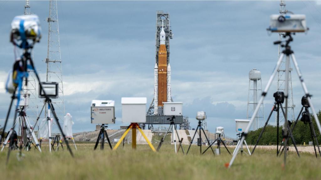El cohete SLS tras las cámaras que registraron el lanzamiento
