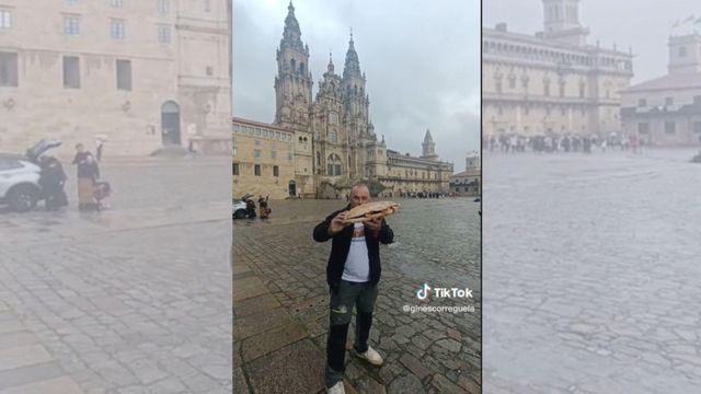 El tiktoker Ginés Corregüela a su llegada en Santiago