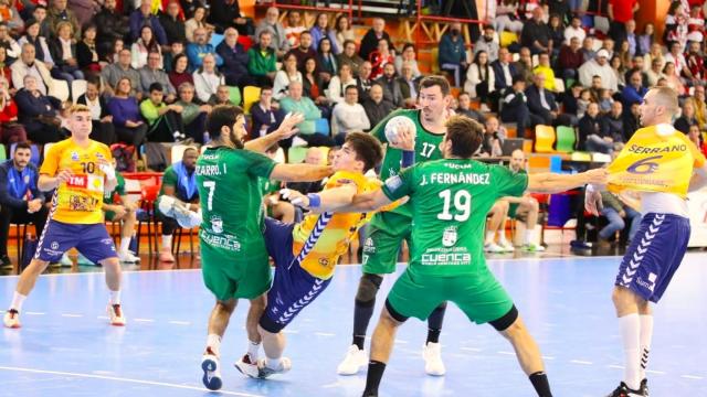 El TM Benidorm se enfrentará al Guadalajara tras la nueva derrota, en la imagen, ante el Cuenca.