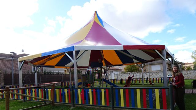 Carpa en el parque infantil de la Carretera de Naharros