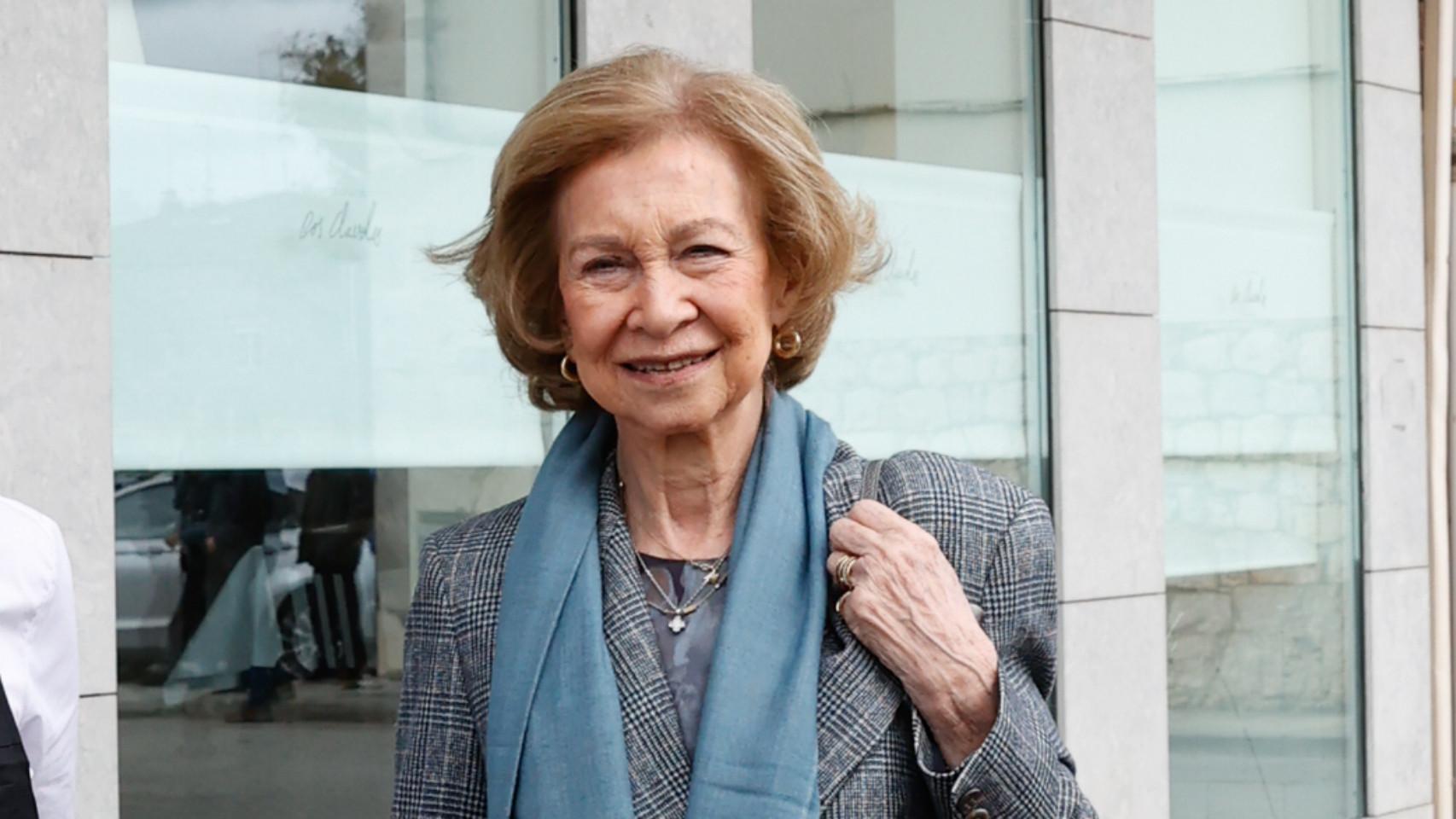 La reina Sofía a su llegada a la localidad burgalense de Ibeas de Juarros.