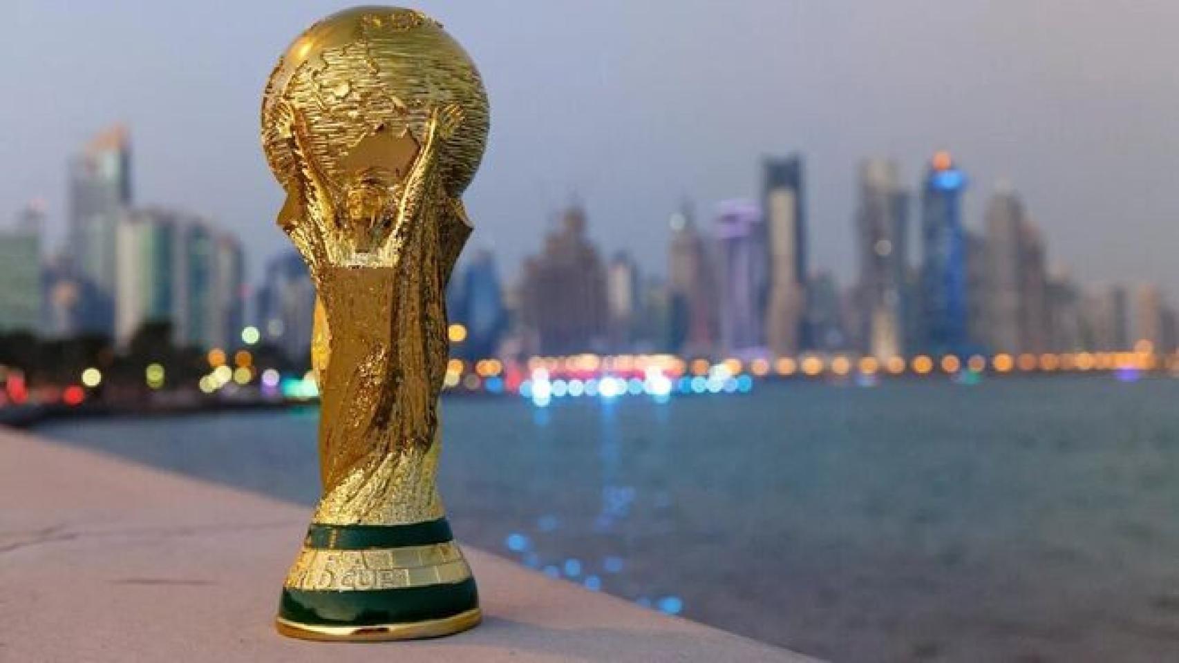 El codiciado trofeo por el que pelearán 32 selecciones.