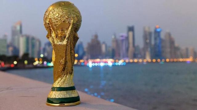 El codiciado trofeo por el que pelearán 32 selecciones.