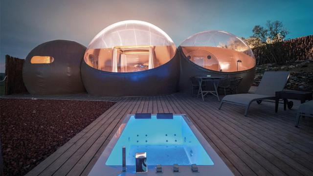 Una de las habitaciones del hotel Miluna de Hormigos (Toledo).