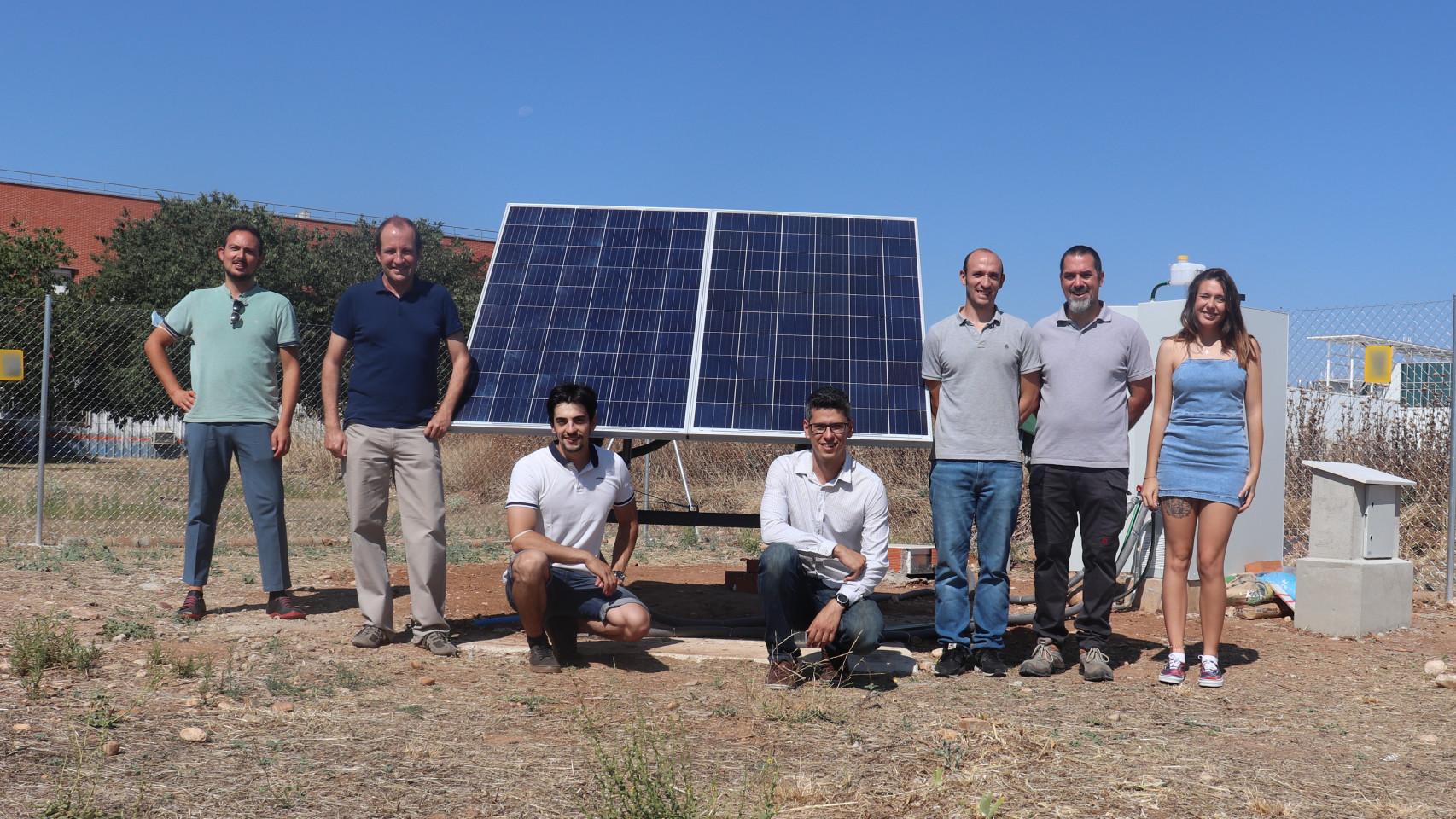 El equipo de la Universidad de Alcalá de Henares responsable del sistema de refrigeración