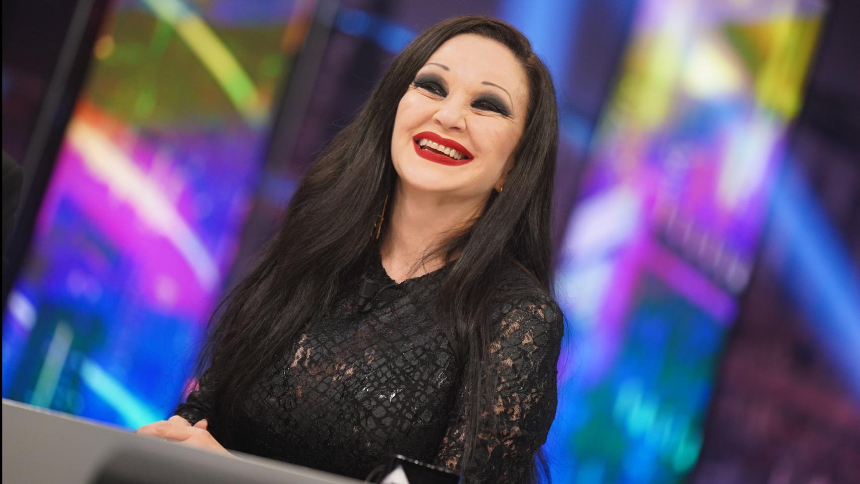 Alaska confiesa su sorprendente ritual nocturno: No quiero perturbar a los espíritus