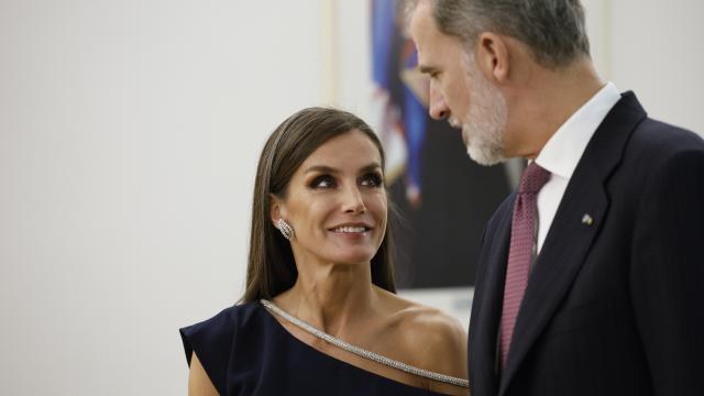 La reina Letizia con pendientes de la emérita Sofía.