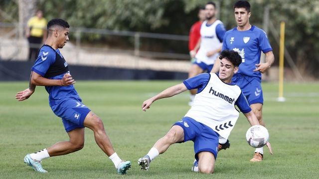 Loren Zúñiga y Andrés Caro durante un entrenamiento del Málaga CF