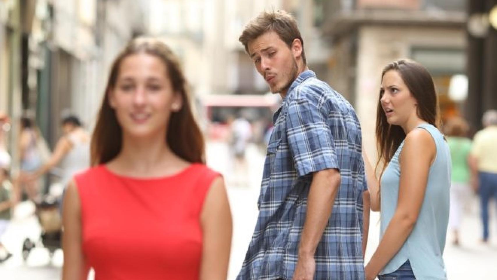 El meme del novio distraído que se hizo muy popular en internet hace unos años.