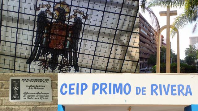 Composición de imágenes de varios de los símbolos que ha pedido la conselleria que se retiren.