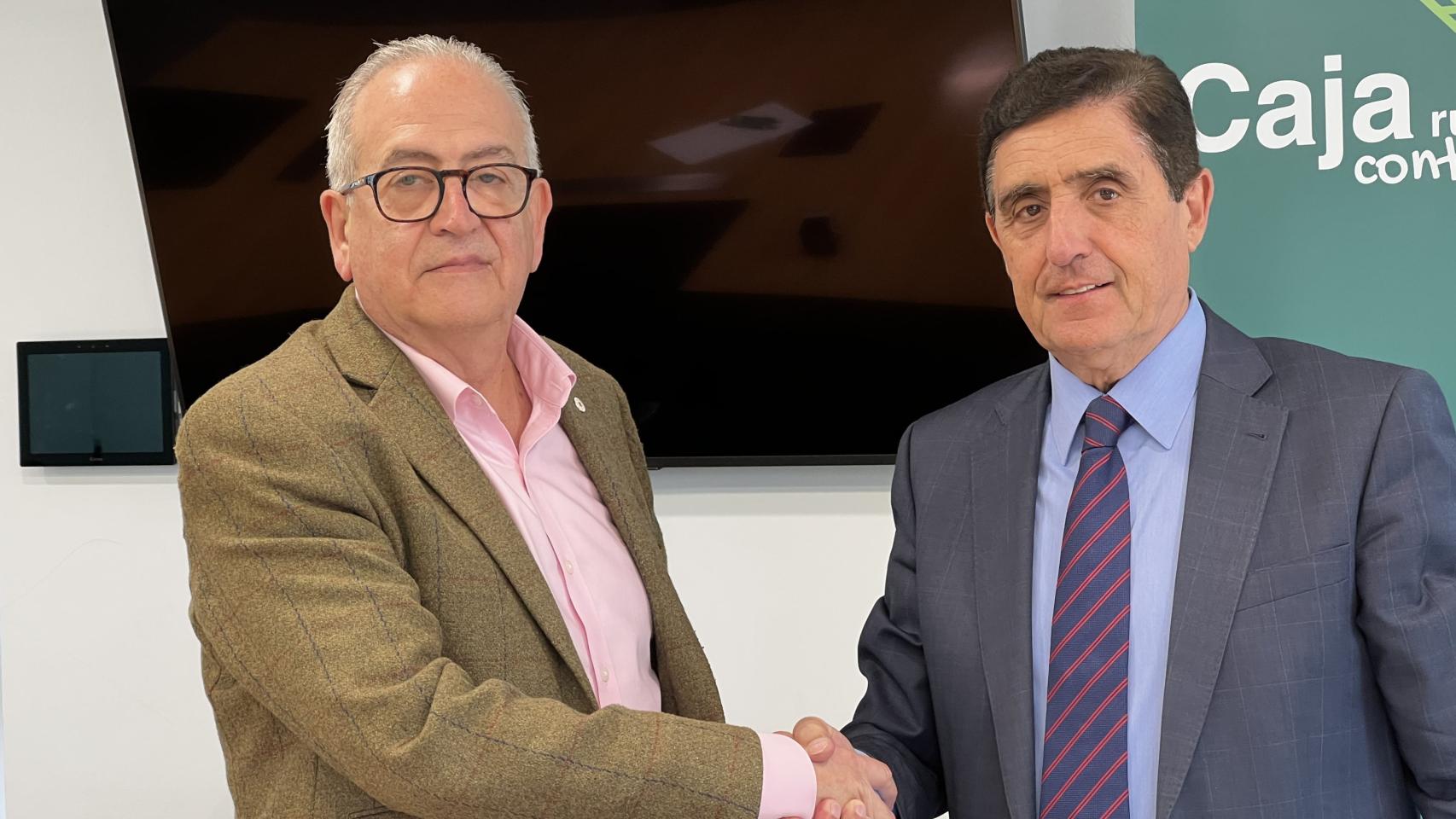 Firma del convenio de colaboración de Caja Rural de Soria y Cruz Roja
