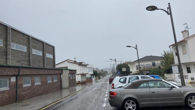 Pabellón de Panxón y varias viviendas cercanas que se beneficiarán de la instalación.