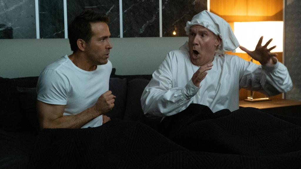 Ryan Reynolds y Will Ferrell en 'El espíritu de la Navidad'.