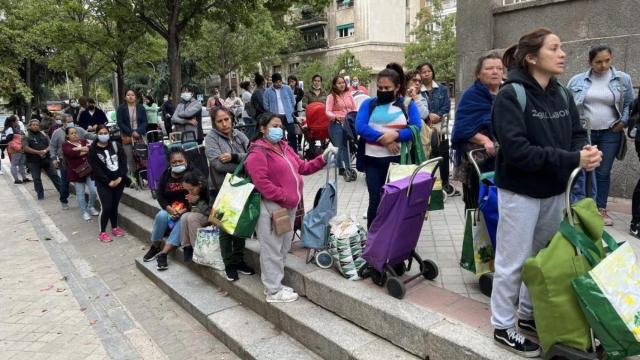 Imagen de las colas del hambre en Madrid durante la pandemia.