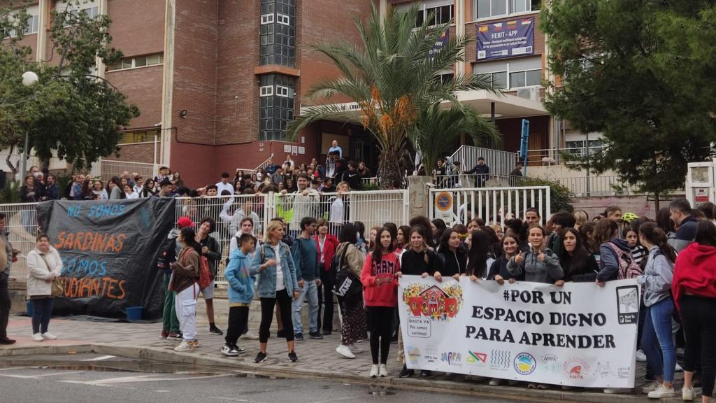 Una de las manifestaciones en la Playa de San Juan por falta de medios en 2022.