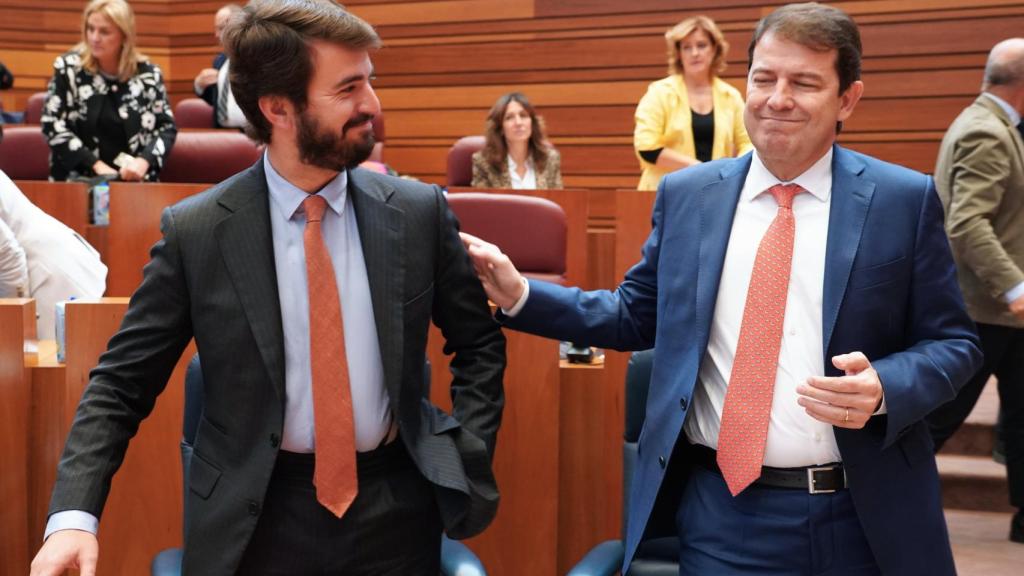 El presidente de la Junta de Castilla y León, Alfonso Fernández Mañueco, junto al vicepresidente Juan García Gallardo.