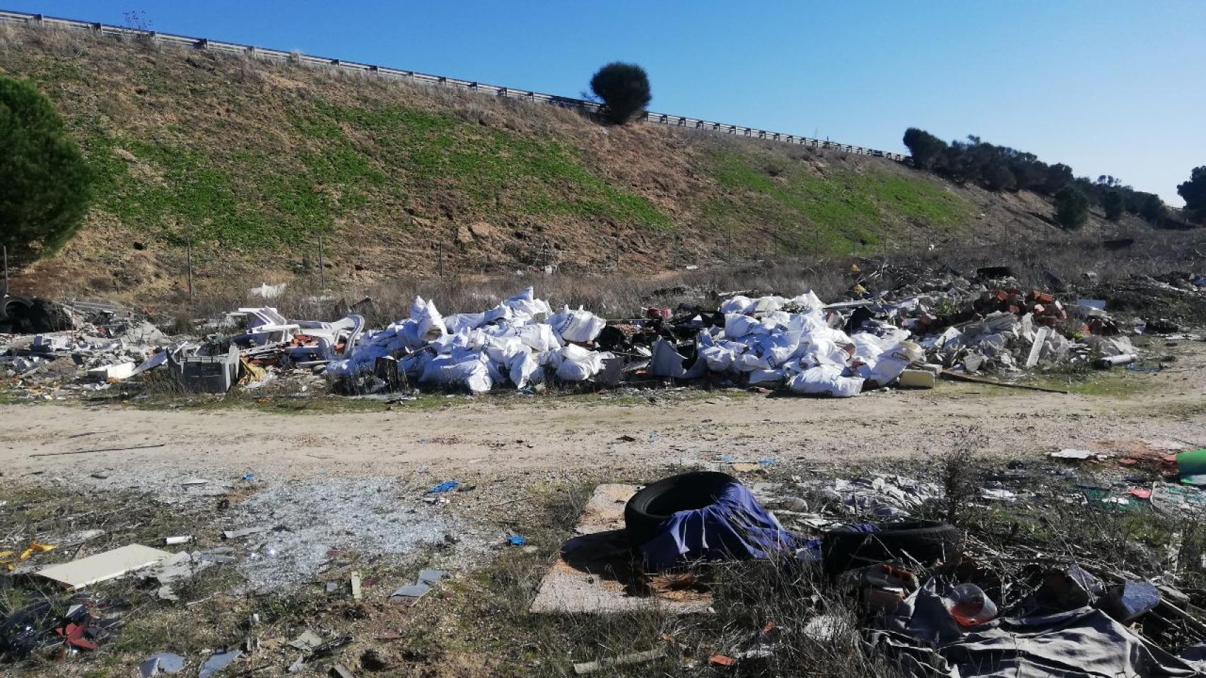 Izquierda Unida-Podemos reitera la denuncia de un vertedero incontrolado en Laguna de Duero