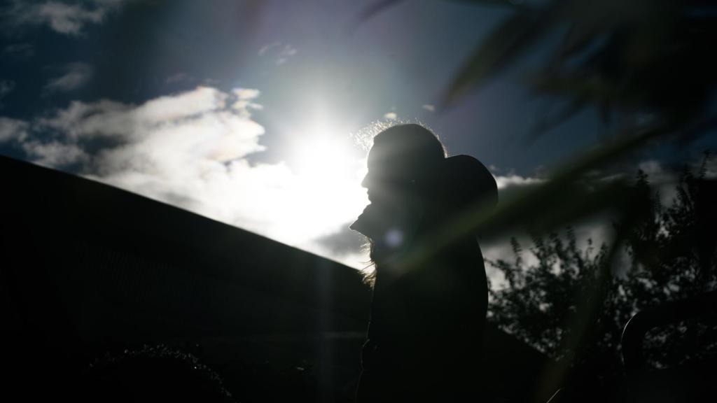 La oniomanía es más frecuente en mujeres que en hombres.