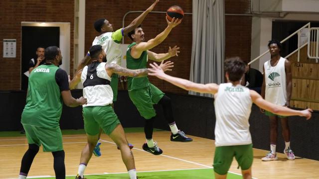 La plantilla del Unicaja durante un entrenamiento