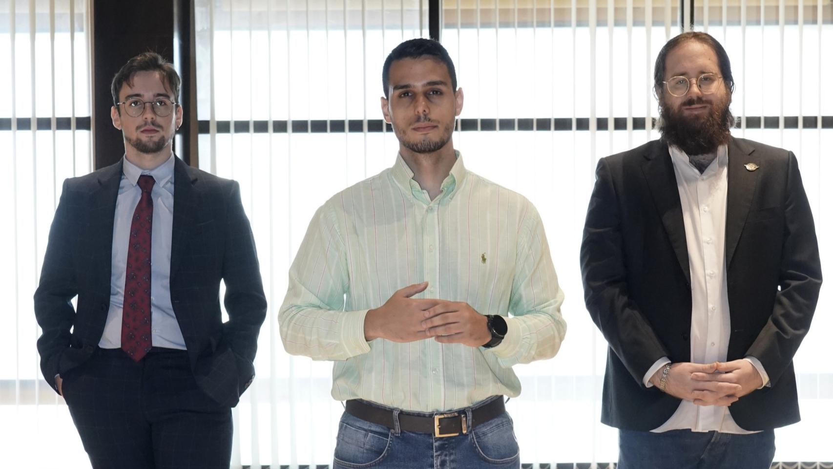Sergio Cabello (COO de Beemeral, a la izquierda); Francisco Calderón (CEO, en el centro) y Pablo Martínez (CTO, a la derecha).