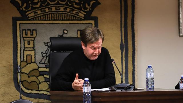 Benito Portela en pleno municipal.