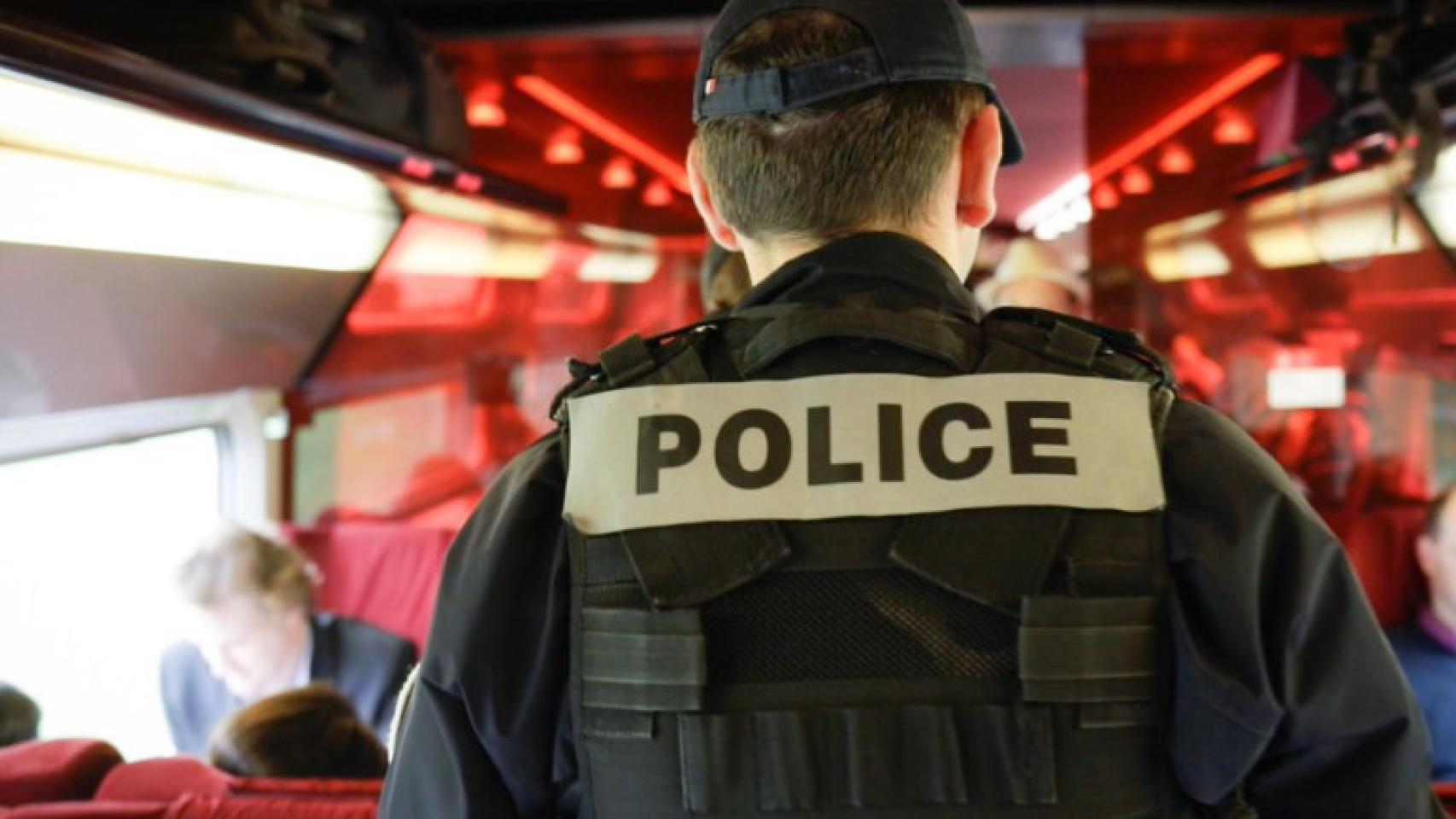 Un agente de la policía francesa.