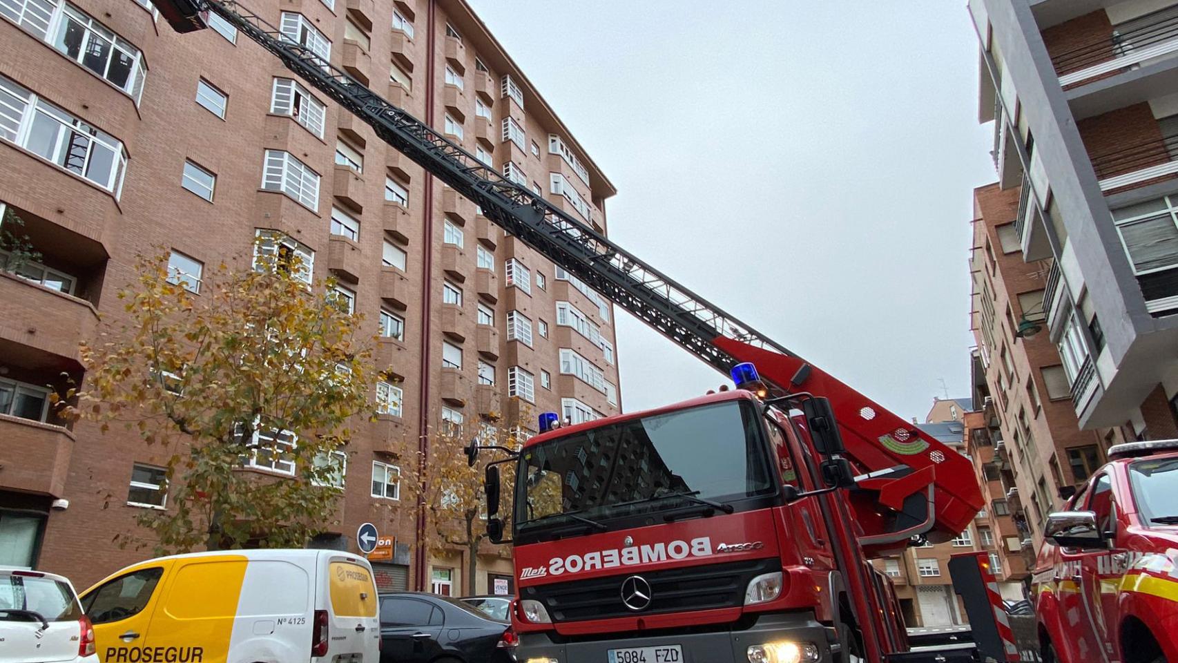 Los Bomberos de León intervienen en el Barrio del Crucero