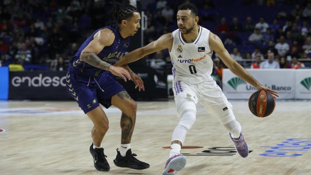 Goss-Williams maneja el balón.