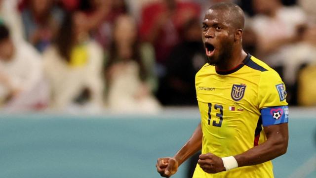 Enner Valencia celebra uno de sus dos goles ante Qatar en el partido inaugural del Mundial